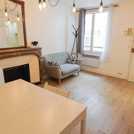 7 Historic Marais Near Bastille & Metro * Париж