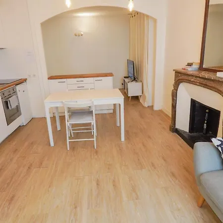7 Historic Marais Near Bastille & Metro *