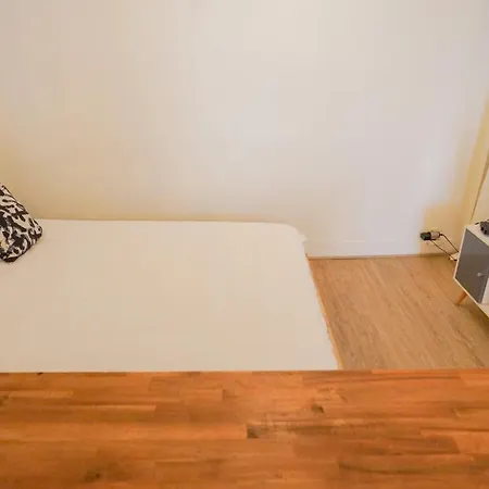7 Historic Marais Near Bastille & Metro Apartment Paris
