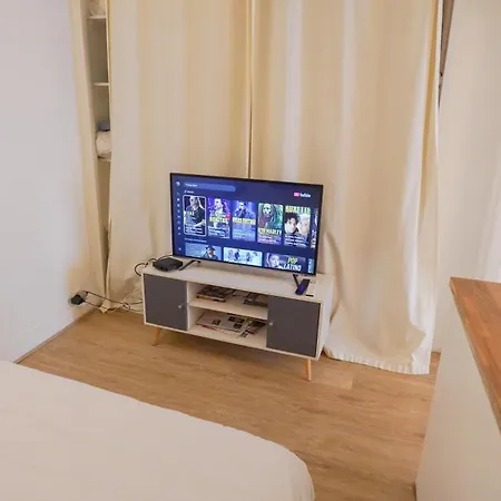 Апартаменты 7 Historic Marais Near Bastille & Metro Париж