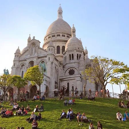 7 Historic Marais Near Bastille & Metro Париж