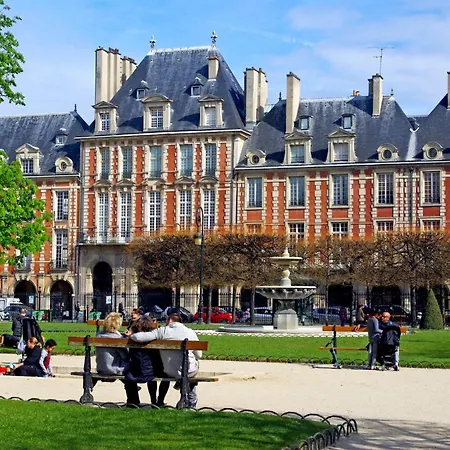 7 Historic Marais Near Bastille & Metro
